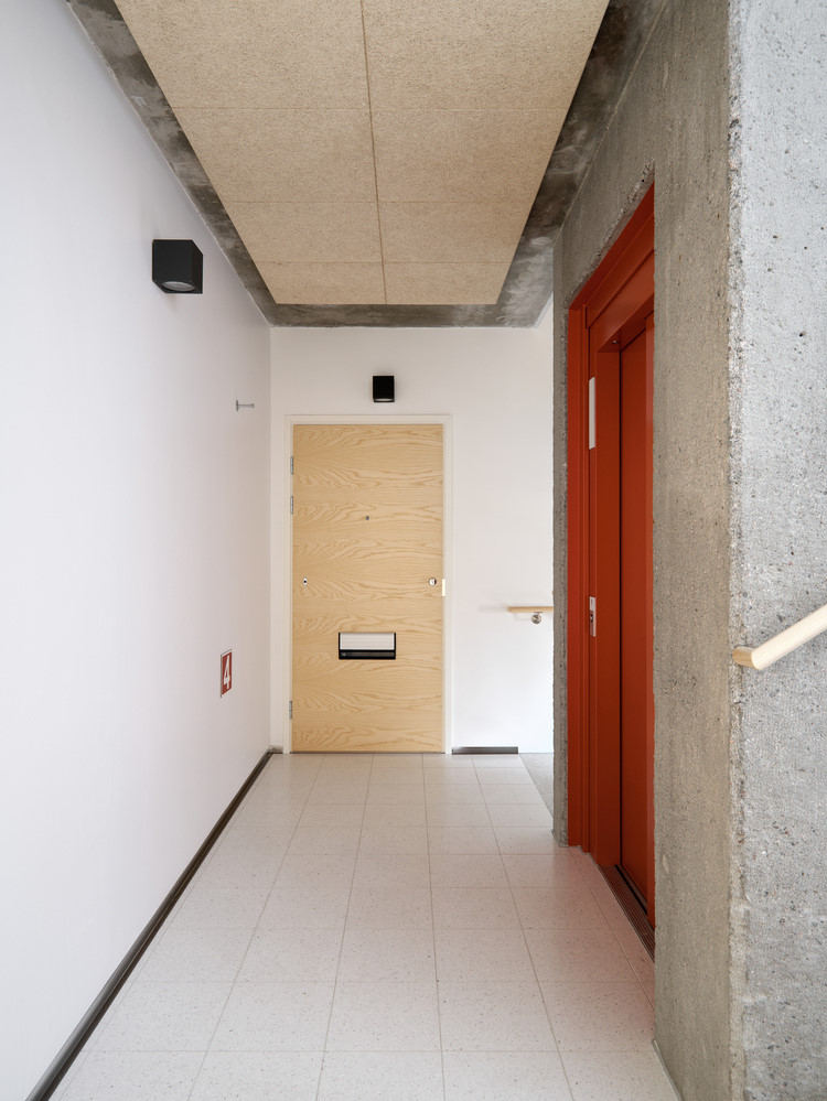 Kullanılan tuğlalar ve diğer yapı malzemeleri, yerel kaynaklardan temin ediliyor. 