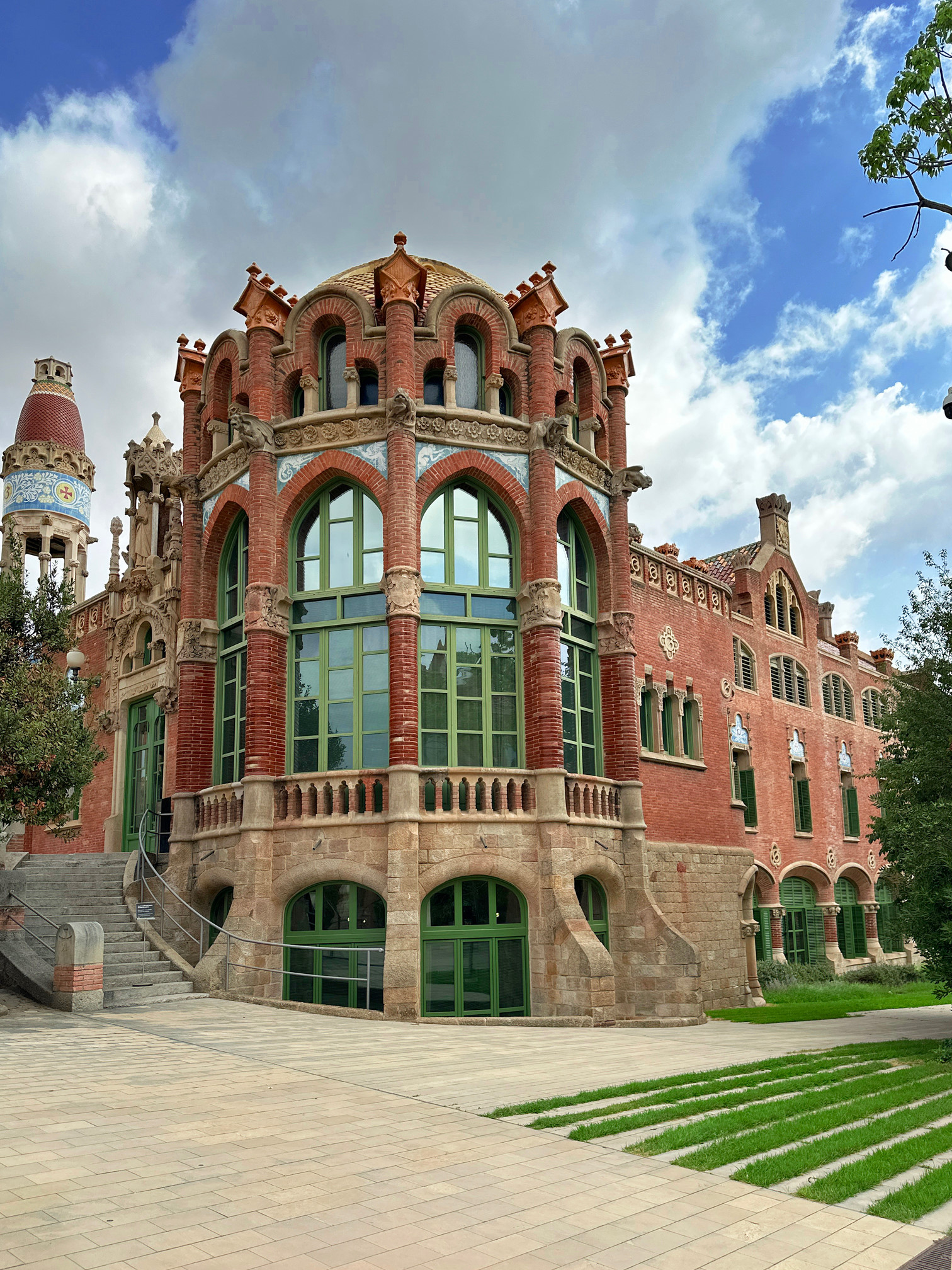 Kutsal Haç ve Aziz Pavlus Hastanesi. Fotoğraf: Lâl Dalay 