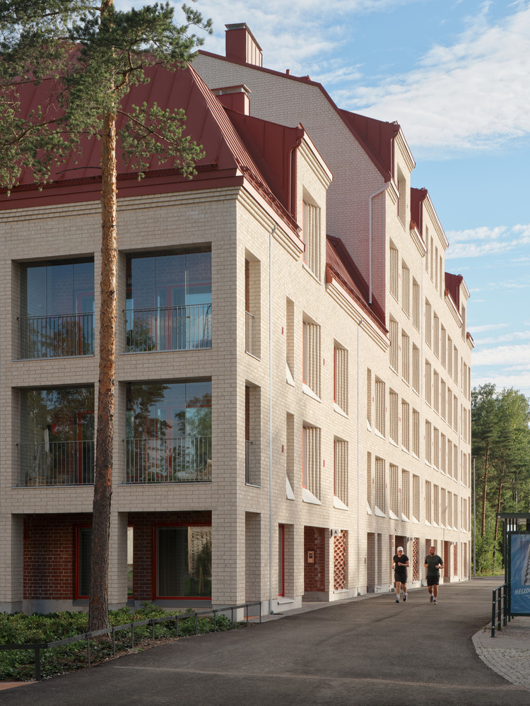 Geniş pencereler sayesinde her bir dairenin içerisine yeterince ışık ve hava girişi sağlanıyor.