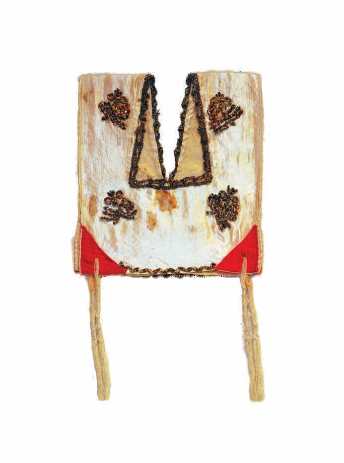 » Talit katan: Yahudi erkeklerin sabah dualarında takmak zorunda oldukları beyaz renkli ve püsküllü şal.