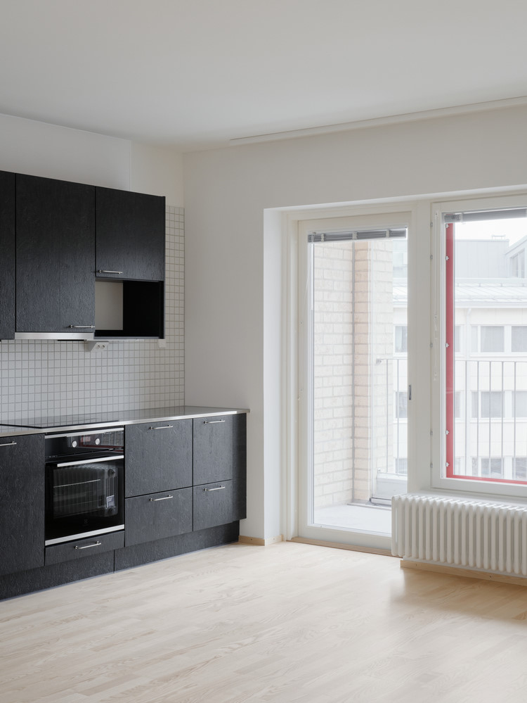 Mutfak ve dolaplarda plastik ve yapıştırıcı malzeme kullanımı tercih edilmiyor.