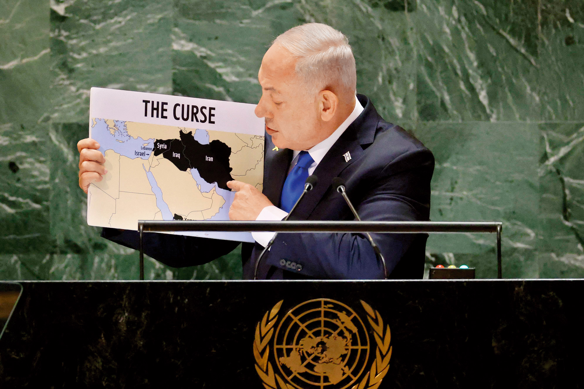 israilin lânet ettiği ülkelere gelirsek haritada üzeri siyah renkle boyanmış İran, Suriye, Irak ve Lübnan. Türkiye burada es geçilmiş. Aslında kulislerde konuşulan 'En büyük ve en kuvvetli düşman Türkiye' düşüncesine haritada yer verilmemiş. Belki de bunun nedeni, 'Düşmanımın düşmanı benim dostumdur' anlayışından kaynaklanıyordur. Çünkü İran ve Türkiye birçok alanda dostluk anlayışından uzak bir tutum sergilemiş, İran'ın terör örgütü PKK'yı destekleyici bazı anlayış içerisinde olduğu, bunu da açıkça sergilemekten çekinmediği istihbarat raporlarına yansımıştı.