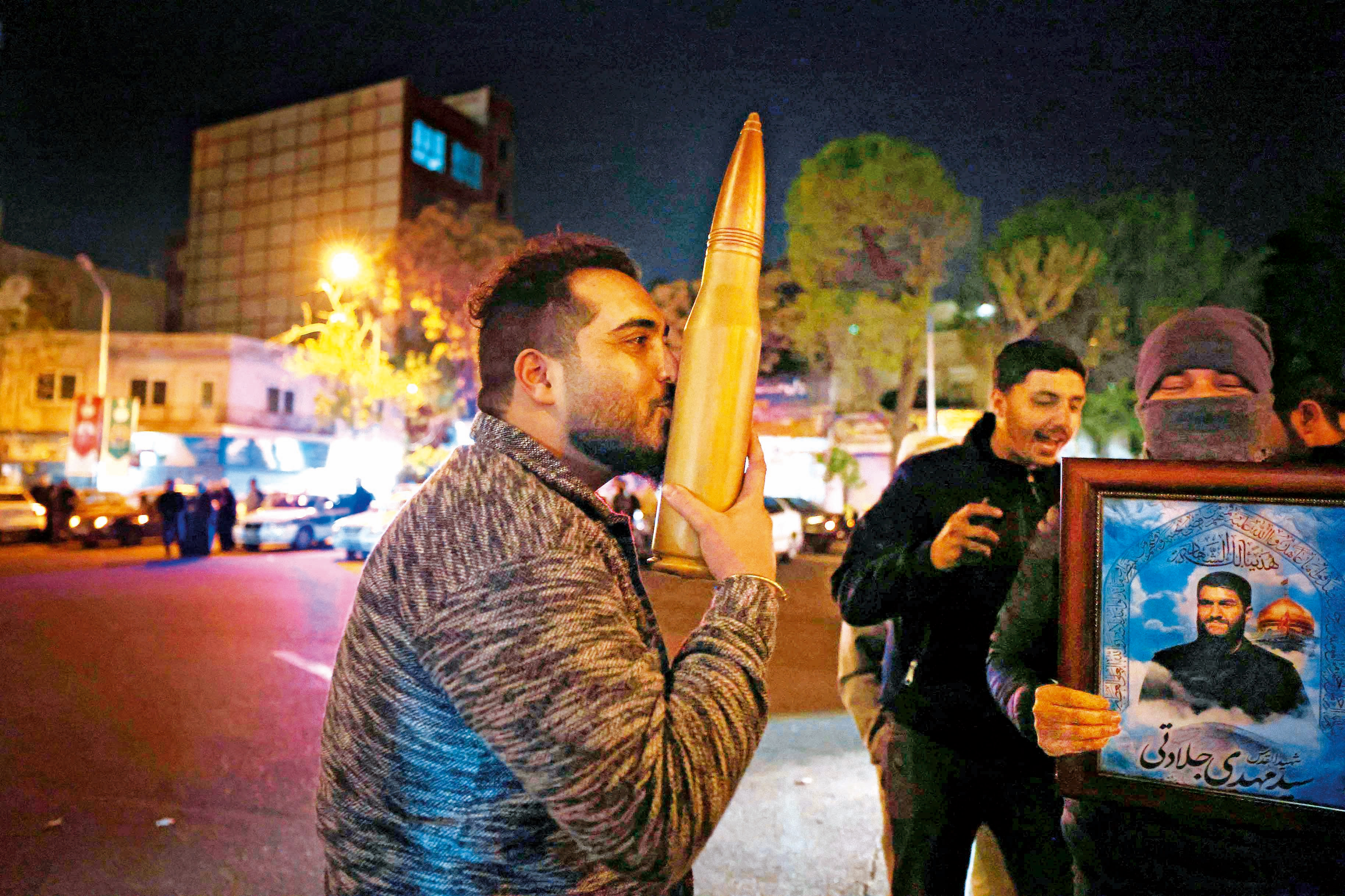 Körfez'de pek çok liderin Hizbullah'tan ve Nasrallah'tan hazzetmediği, hatta Nasrallah'ın ölümünü gizli bir memnuniyetle karşıladığını söylemek kehanet olmaz Ancak şu an için öncelikli kaygı topyekûn bir İran-israil ya da İran-ABD savaşından kaçınmak. Zira bunun neticeleri, İran'ın veya Hizbullah'ın yarattığı tehditten çok daha ağır olabilir. Mevcut durum, ekonomilerini ve güvenliklerini de ilgilendiren daha geniş bir bölgesel savaşa dönüşme riski taşıdığından KİK için ciddi bir endişe kaynağı.