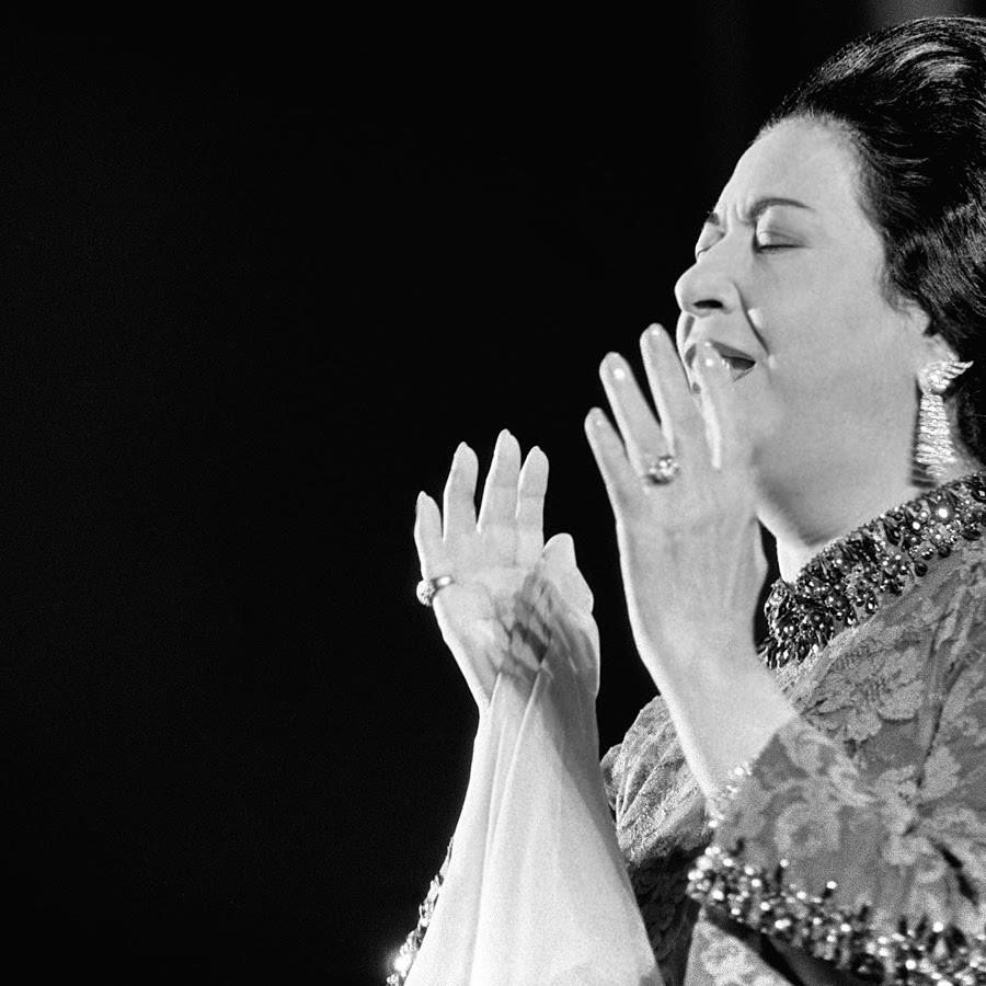 Tok sesi ve saatler süren konserleriyle Ümmü Gülsüm bir efsaneydi.