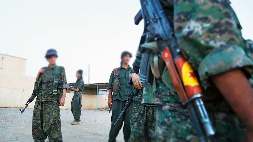  PKK, tüm dünyada ve ABD'de terör örgütü listesinde yer alıyordu. Hatta örgüt yöneticileri, NATO'nun bile en çok arananlar listesindeydi. Yani ABD, müttefiki olan Türkiye'nin düşmanı olan terörist gurubu hem silahlandırıyor hem de ileride KÜRT kartını oynamak için eğitiyordu.