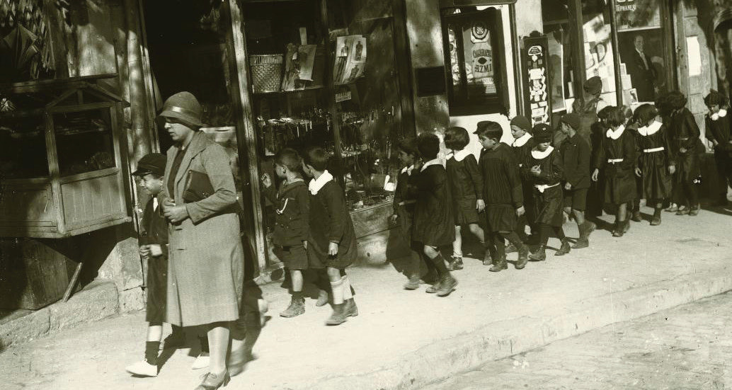 Mehmet Akif, ideal gençlik tasavvurunu 'Asım' prototipi üzerinden tarif etmiştir. İman cevherine sahip, bedenen güçlü ve gürbüz, dinî ve milli ahlaka sahip, bilgi, marifet ve fazilet sahibi olmalıdır diyerek özetlemiştir.