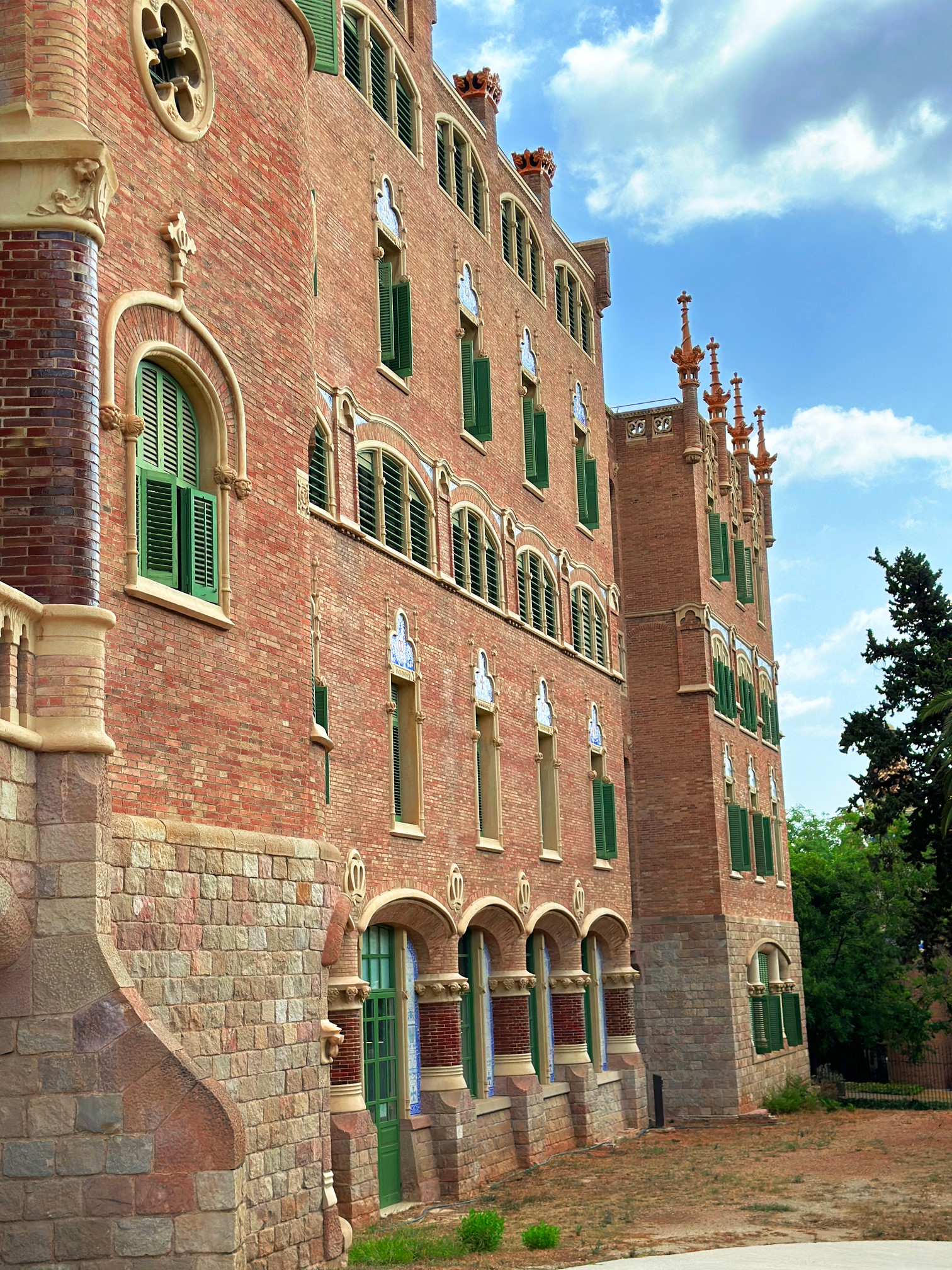 Kutsal Haç ve Aziz Pavlus Hastanesi. Fotoğraf: Lâl Dalay 