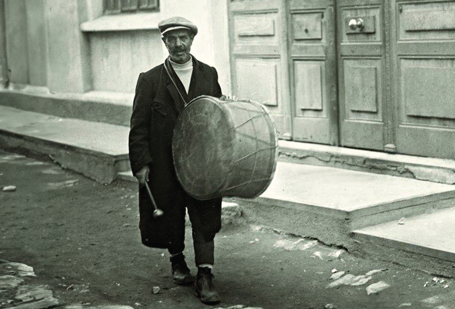 Osmanlı İstanbul'unda Ramazan'ın gelişi, henüz gelmeden kendisini belli eder.