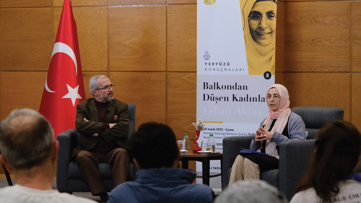  'Balkondan Düşen Kadınlar' başlıklı bir konuşma.