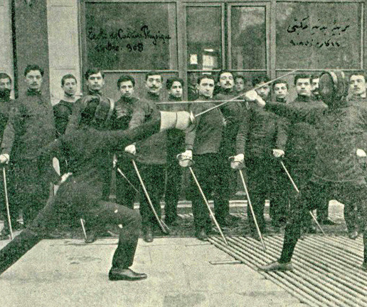 'Genç' terimi, tarih boyunca kategorik bir ifade olarak var olmuş olabilir ancak gençlik kavramı, sosyal bir kategori olarak ortaya çıkması bakımından modern zamanlarda şekillenmiş bir olgudur.